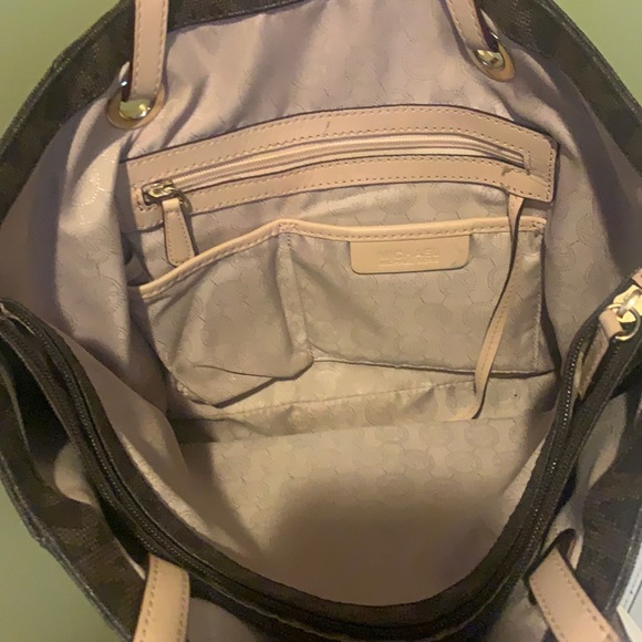 Authentic Michael Kors Bag - Picture 4 of 9
